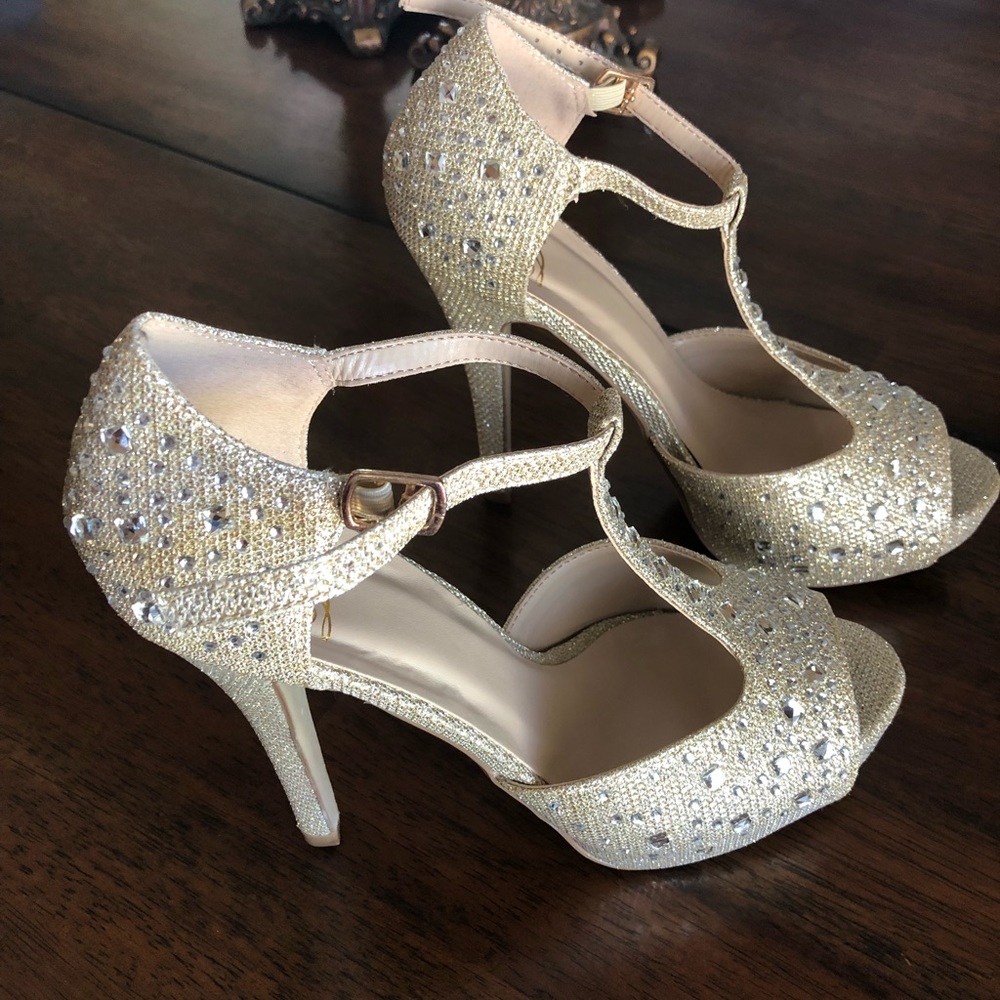 Gold Heels - Picture 4 of 8